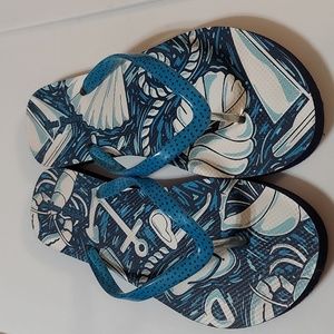 Vera Bradley blue nautical print flip flops      Sz 7-8